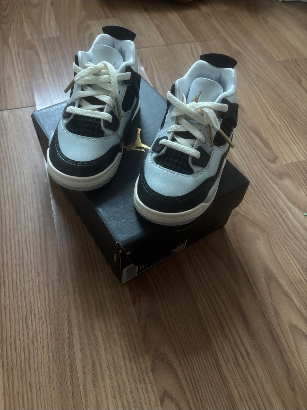 Toddler size 8c 
Jordan 4 retro TD